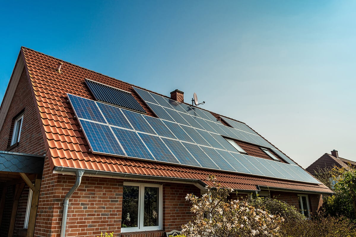 Panneau électrique énergie solaire pour maison en brique